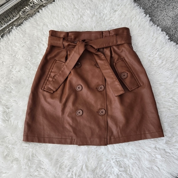 FOREVER 21 Women Faux Leather Brown Mini Skirt. Size Medium. New without tags. - Picture 1 of 7